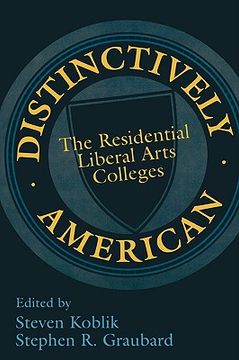 portada distinctively american (in English)