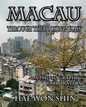 portada Macau Through the Looking Glass: A Photographic Exploration (en Inglés)