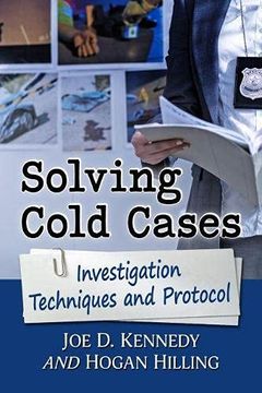 portada Solving Cold Cases: Investigation Techniques and Protocol (en Inglés)