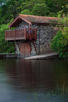 portada Boat House: A Building Especially Designed for the Storage of Boats, Normally Smaller Craft for Sports or Leisure Use. These Are T (en Inglés)