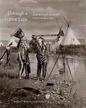 portada Through a Native Lens: American Indian Photography (The Charles m. Russell Center Series on art and Photography of the American West) (en Inglés)