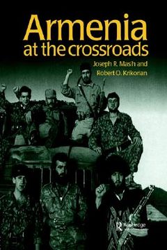 portada armenia: at the crossroads (en Inglés)