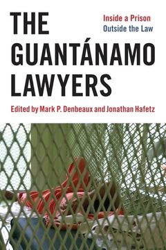 portada The Guantánamo Lawyers: Inside a Prison Outside the law (en Inglés)