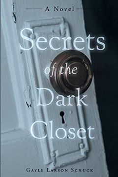 portada Secrets of the Dark Closet: (en Inglés)