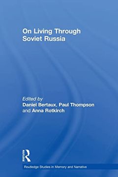 portada On Living Through Soviet Russia (en Inglés)