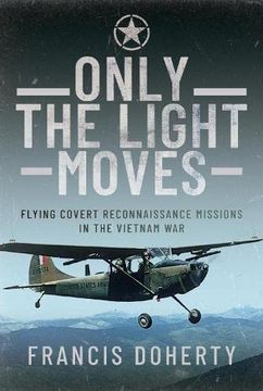 portada Only the Light Moves: Flying Covert Reconnaissance Missions in the Vietnam war (in English)