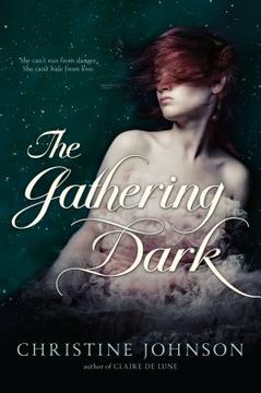 portada The Gathering Dark (en Inglés)