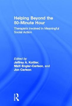 portada helping beyond the 50-minute hour: therapists involved in meaningful social action (en Inglés)