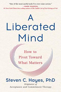 portada A Liberated Mind: How to Pivot Toward What Matters (en Inglés)