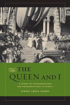 portada The Queen and i: A Story of Dispossessions and Reconnections in Hawai'i (en Inglés)