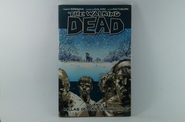 portada Cómic the Walking Dead Vol. 2: Millas Detrás de Nosotros (in Spanish)