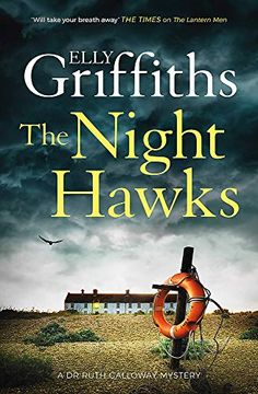 portada The Night Hawks: Dr Ruth Galloway Mysteries 13 (The dr Ruth Galloway Mysteries) (in English)