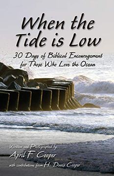 portada When the Tide is Low: 30 Days of Biblical Encouragement for Those who Love the Ocean (in English)