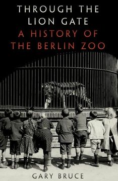 portada Through the Lion Gate: A History of the Berlin zoo (en Inglés)