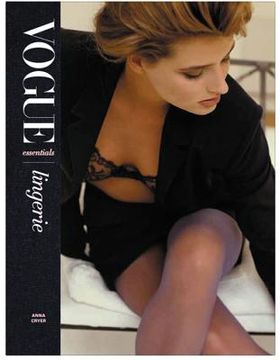 portada Vogue Essentials: Lingerie (en Inglés)