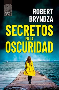portada Secretos En La Oscuridad (in Spanish)