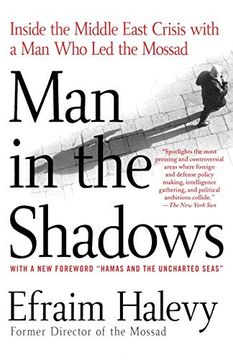 portada Man in the Shadows (en Inglés)