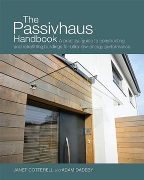 portada the passivhaus handbook: a practical guide to constructing and retrofitting buildings for ultra-low energy performance (en Inglés)