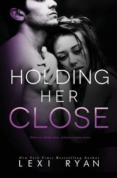 portada Holding Her Close (en Inglés)