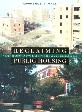 portada reclaiming public housing: a half century of struggle in three public neighborhoods (en Inglés)