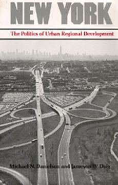 portada New York: The Politics of Urban Regional Development (Lane Studies in Regional Government) (en Inglés)