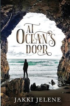portada At Ocean's Door (en Inglés)