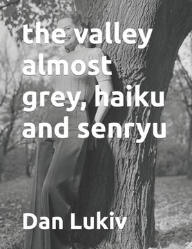 portada The valley almost grey, haiku and senryu (en Inglés)
