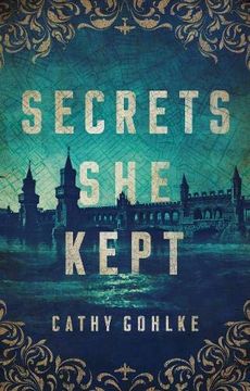 portada Secrets she Kept (in English)
