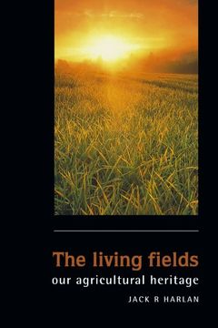 portada The Living Fields: Our Agricultural Heritage (en Inglés)