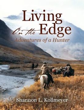 portada Living on the Edge: Adventures of a Hunter (en Inglés)
