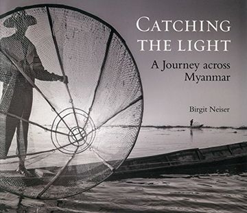 portada Catching the Light: A Journey Across Myanmar (en Inglés)