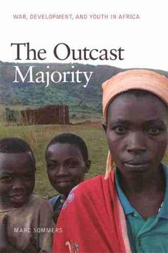 portada The Outcast Majority: War, Development, and Youth in Africa (en Inglés)