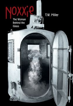 portada Noxxie: The Woman Behind the Glass (in English)