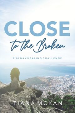 portada Close to the Broken: A 30 Day Healing Challenge (en Inglés)