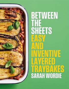 portada Between the Sheets: Easy and Inventive Layered Traybakes (en Inglés)