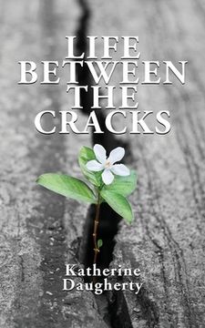 portada Life Between the Cracks (en Inglés)