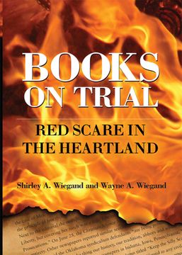 portada Books on Trial: Red Scare in the Heartland (in English)