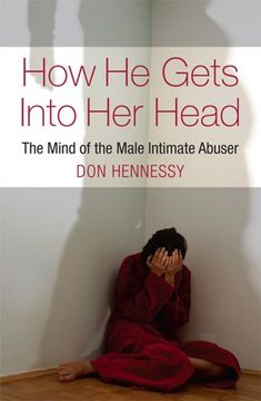 portada How He Gets into Her Head: The Mind of the Male Intimate Abuser