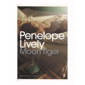 portada Moon Tiger (Penguin Modern Classics) (in English)