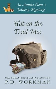 portada Hot on the Trail Mix: A Cozy Culinary & pet Mystery (15) (Auntie Clem'S Bakery) 