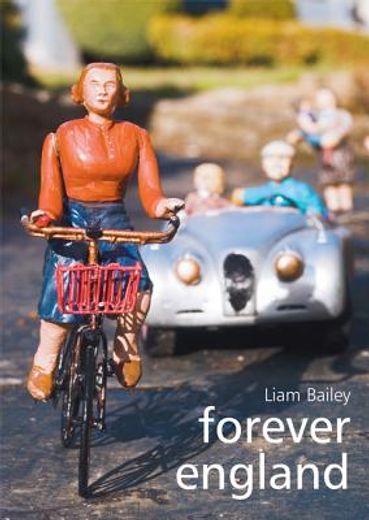 Forever England: Photographs from Bekonscot Model Village (en Inglés)