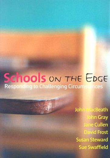 Schools on the Edge: Responding to Challenging Circumstances (en Inglés)