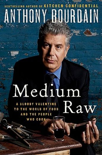 Medium Raw: A Bloody Valentine to the World of Food and the People who Cook (in English)