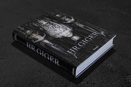 HR Giger XXL (in Trilingüe)